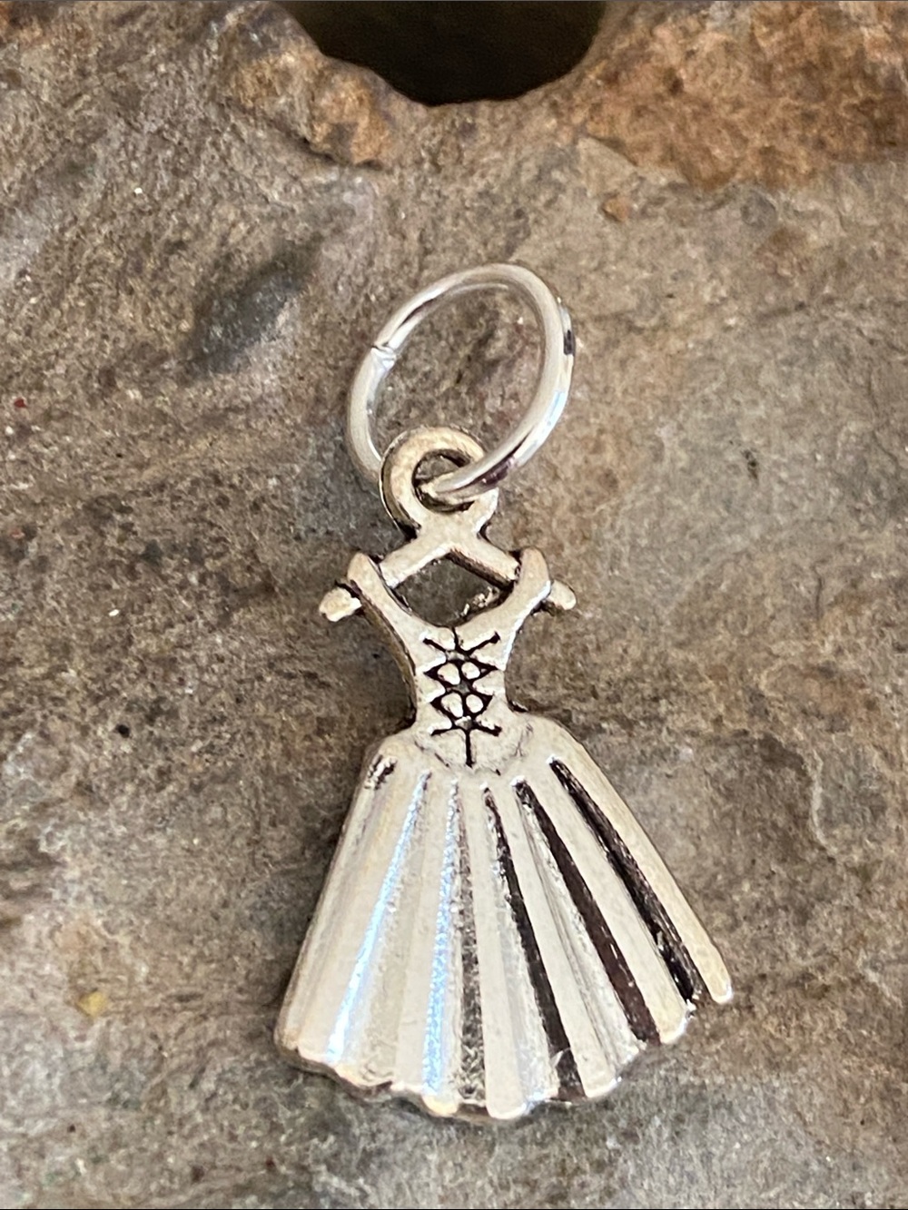 5/$10❤️❤️❤️NEW Dress Charm Pendant